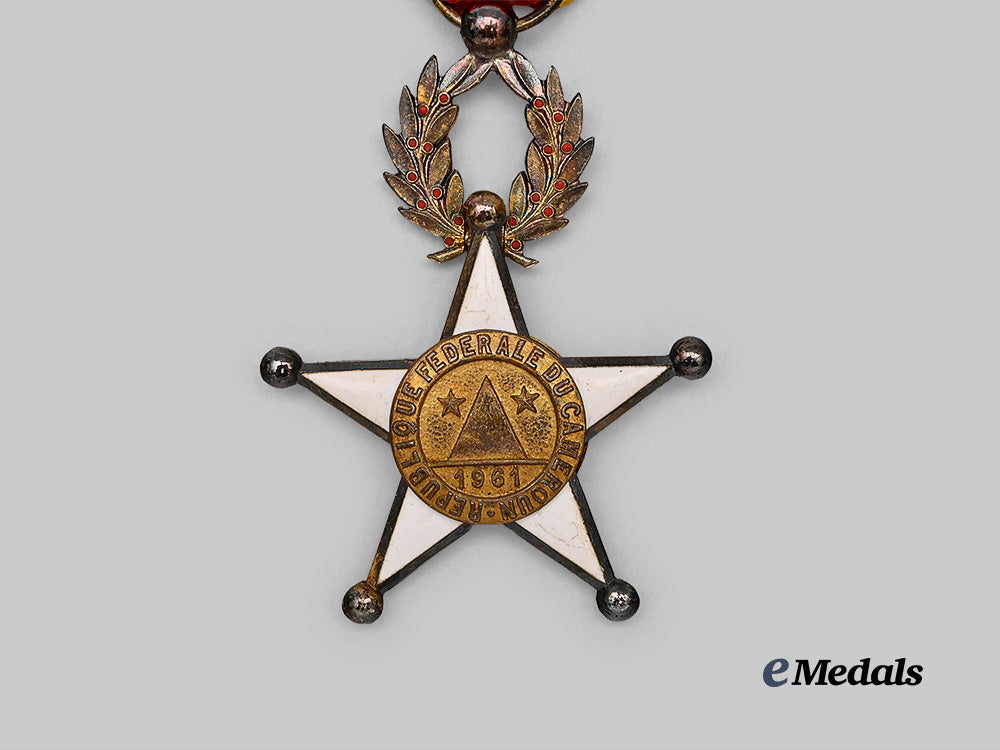 cameroon,_republic._an_order_of_valour,_i_i_class_set,_by_arthus_bertrand,_in_case_e_medals__w8467_7