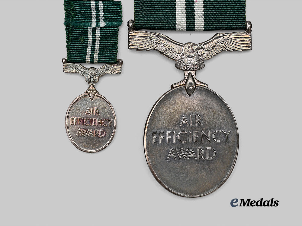 united_kingdom._an_air_efficiency_medal,_with_miniature_e_medals__g_b8333_5