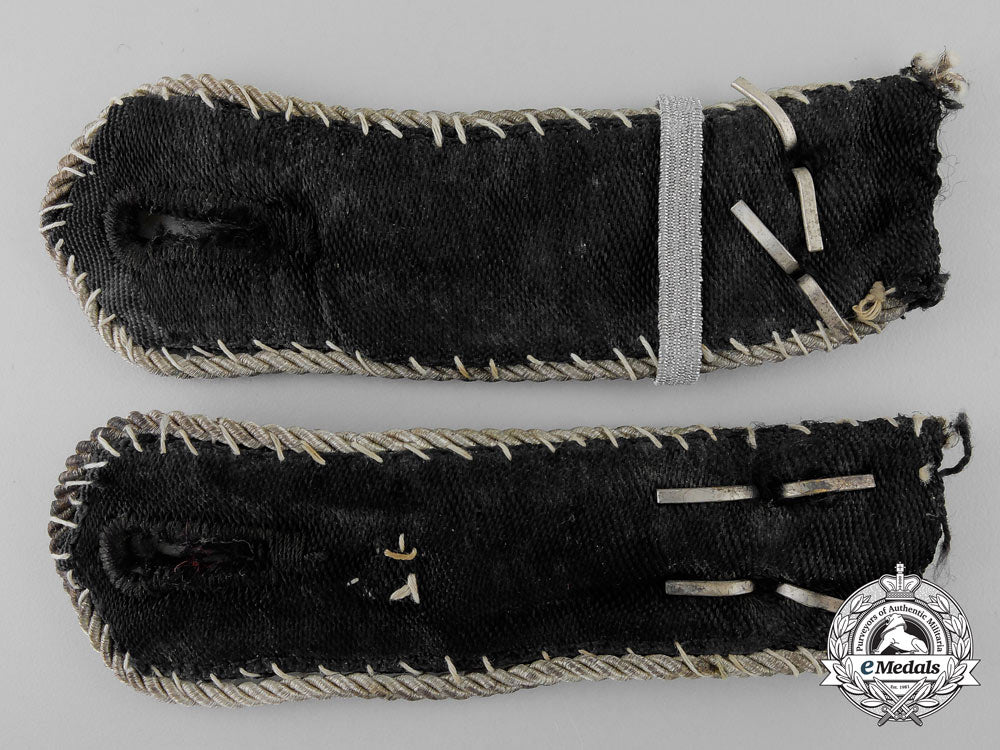 a_pair_of_general_hj_shoulder_straps;9_th_battalion_p_074