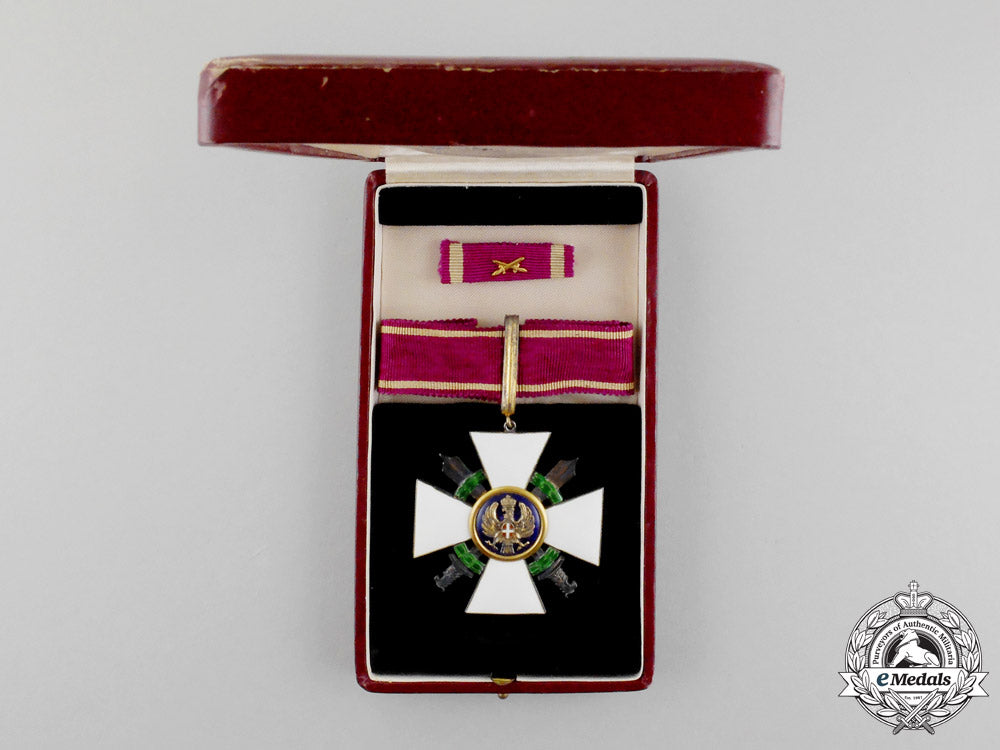 italy._an_order_of_the_roman_eagle,3_rd_class,_commander_with_swords,_military_division,_type_i(1942-1943)_p_112_3