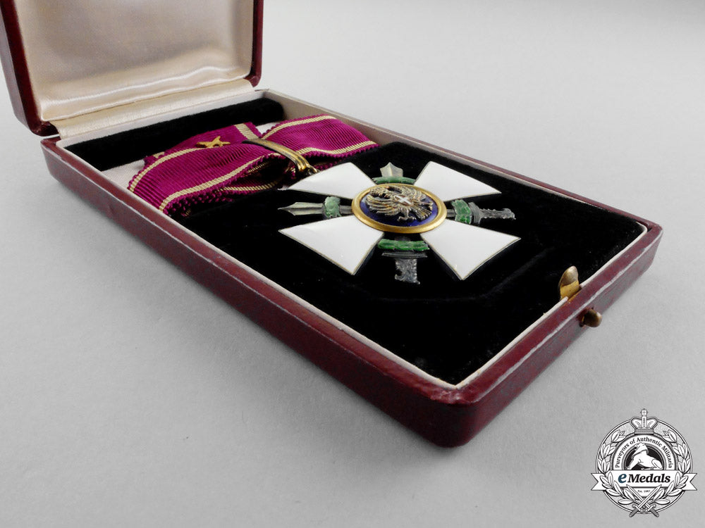 italy._an_order_of_the_roman_eagle,3_rd_class,_commander_with_swords,_military_division,_type_i(1942-1943)_p_113_3