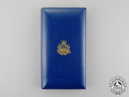 an_order_of_san_marino,_commander_in_gold,_civil_division,_type_i_p_117_2_1_1