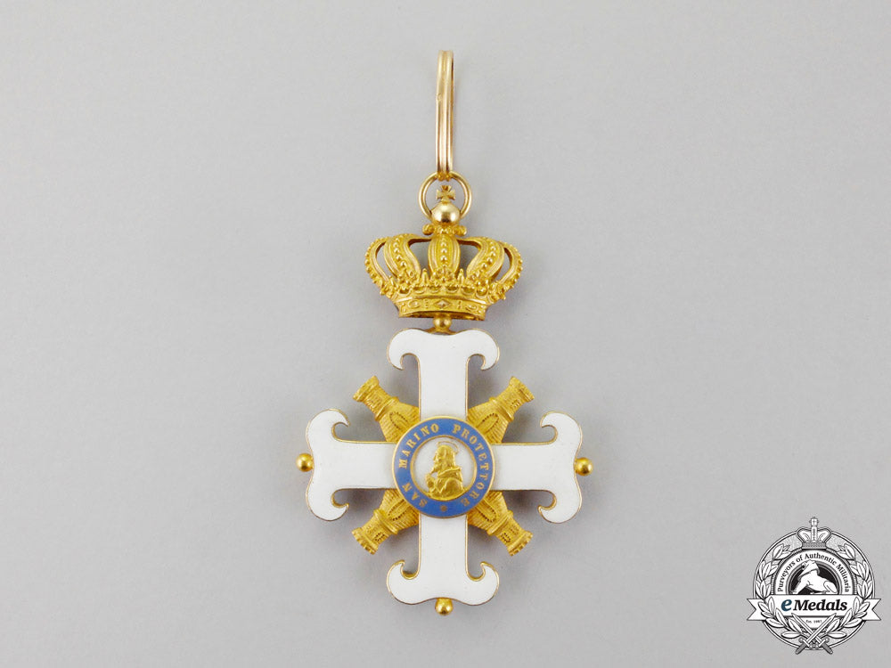 an_order_of_san_marino,_commander_in_gold,_civil_division,_type_i_p_124_2_1_1
