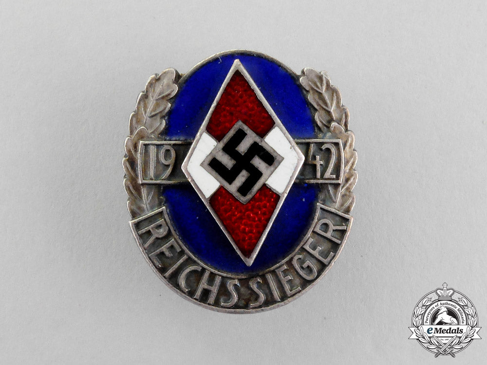 germany._a_rare1942_hj_honour_badge_of_the_national_champions_in_silver_p_187_2