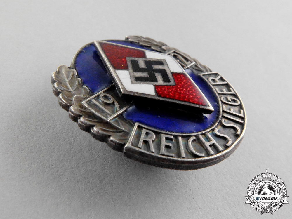 germany._a_rare1942_hj_honour_badge_of_the_national_champions_in_silver_p_190_2