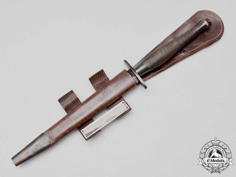 canada._memorial_bar&_fairbairn-_sykes_fighting_knife_to_the_royal_winnipeg_rifles_p_256