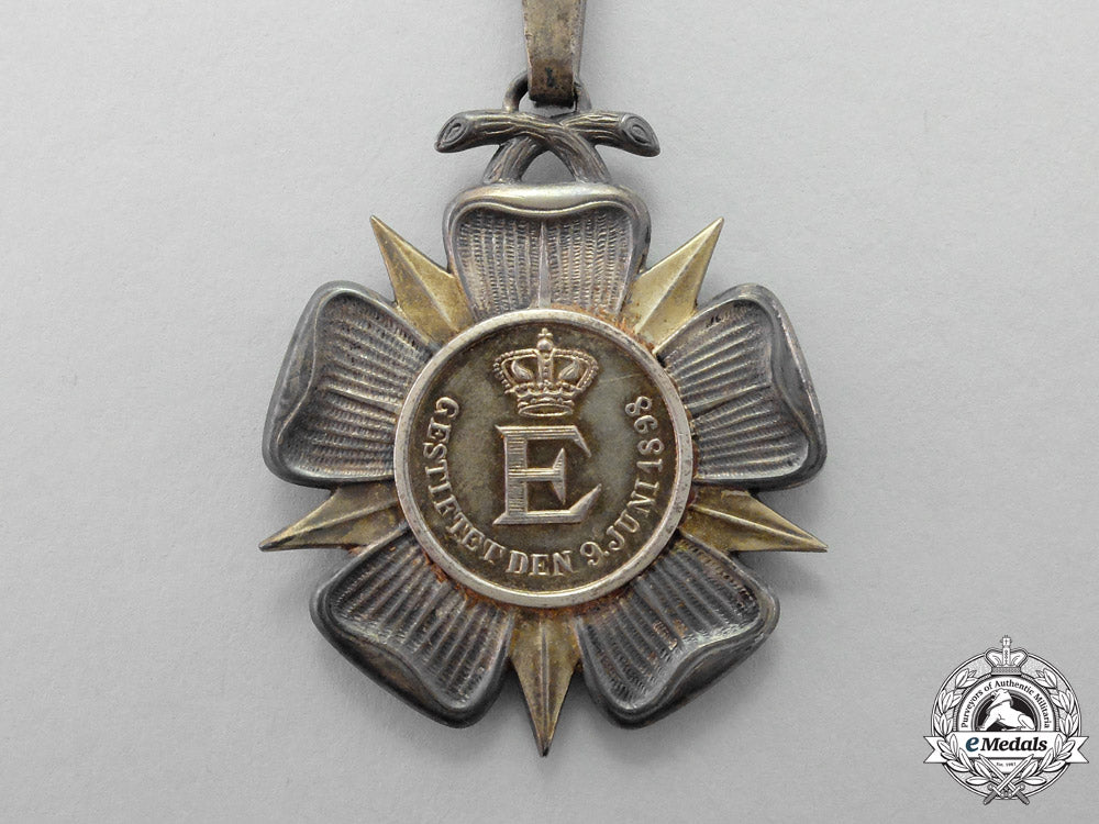lippe._a1910-1918_rose_order_for_art_and_science_neck_badge_by_godet_p_325_1_1_1