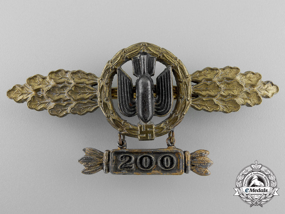 a_gold_grade_bomber_pilot’s_squadron_clasp;200_hanger_p_354