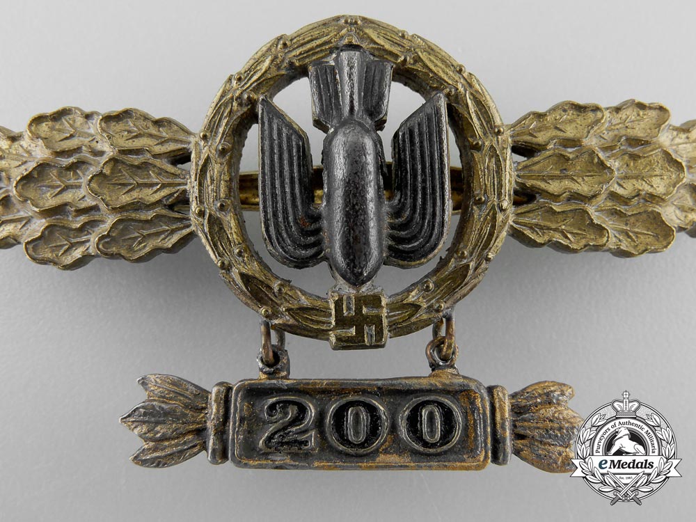 a_gold_grade_bomber_pilot’s_squadron_clasp;200_hanger_p_355