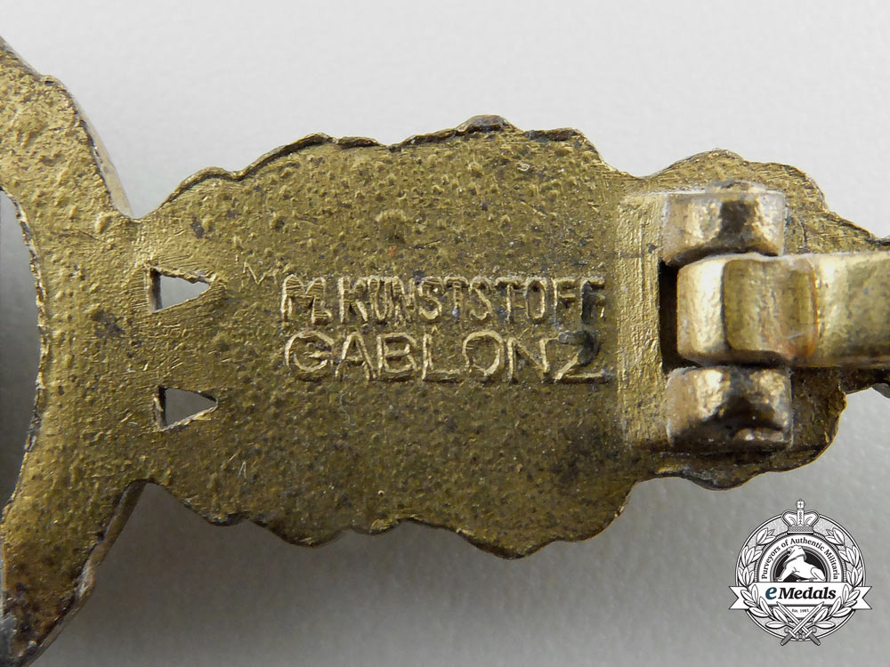 a_gold_grade_bomber_pilot’s_squadron_clasp;200_hanger_p_361