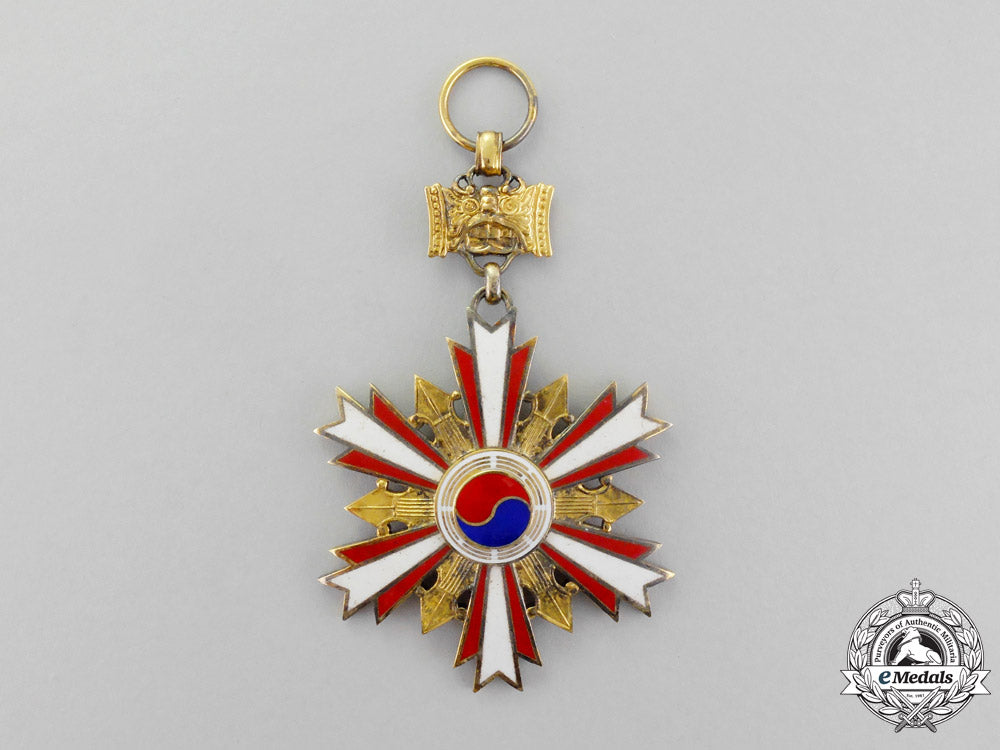 korean._an_order_of_national_security_merit(_hanja),_grand_cross_set,1_st_class_to_general_gabriel,_usaf_p_704_1
