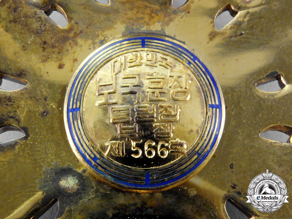 korean._an_order_of_national_security_merit(_hanja),_grand_cross_set,1_st_class_to_general_gabriel,_usaf_p_711_1