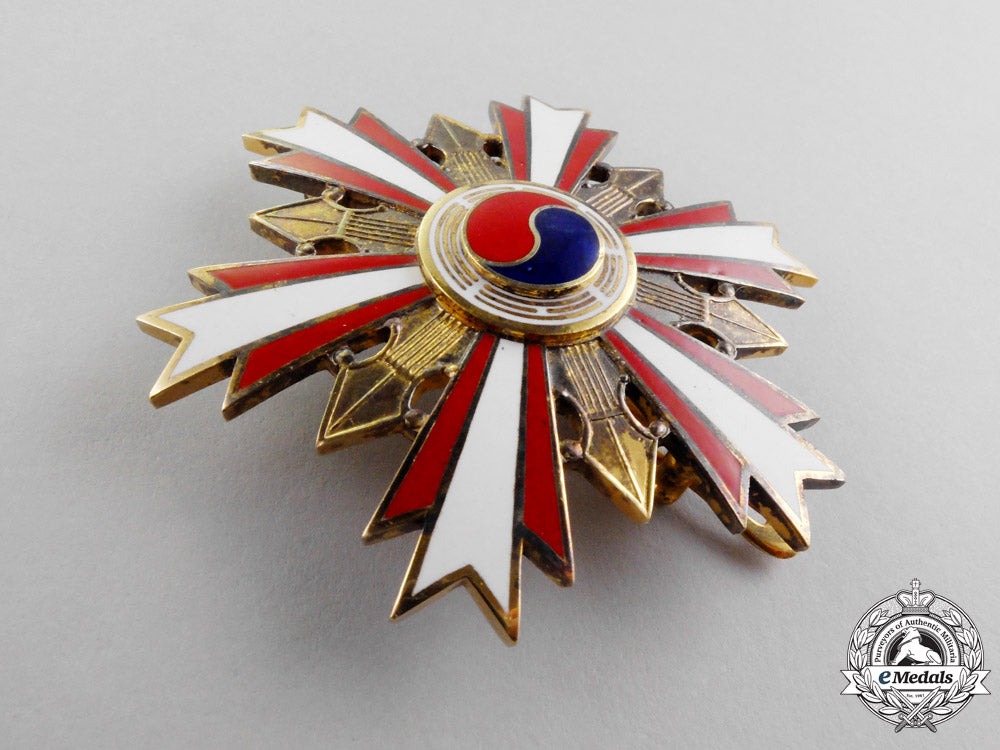 korean._an_order_of_national_security_merit(_hanja),_grand_cross_set,1_st_class_to_general_gabriel,_usaf_p_715_1