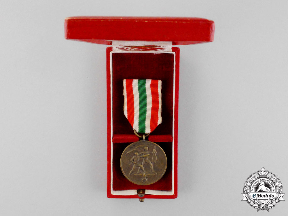 a_return_of_memel_medal_in_its_case_of_issue_by_wilhelm_deumer_of_lüdenscheid_p_988_1