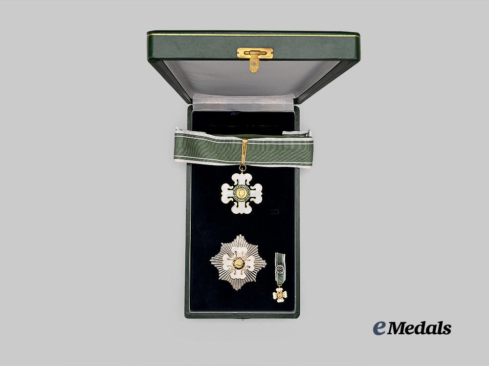 brazil,_republic._an_order_of_military_merit,_grand_officer_set_in_case,_c.1975_e_medals__m0332-35_3