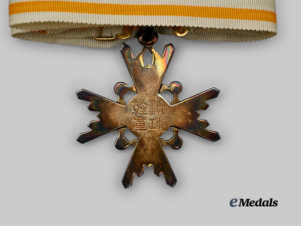 japan,_empire._an_order_of_the_sacred_treasure,_i_i_i_class_with_case_e_medals__w8476_7