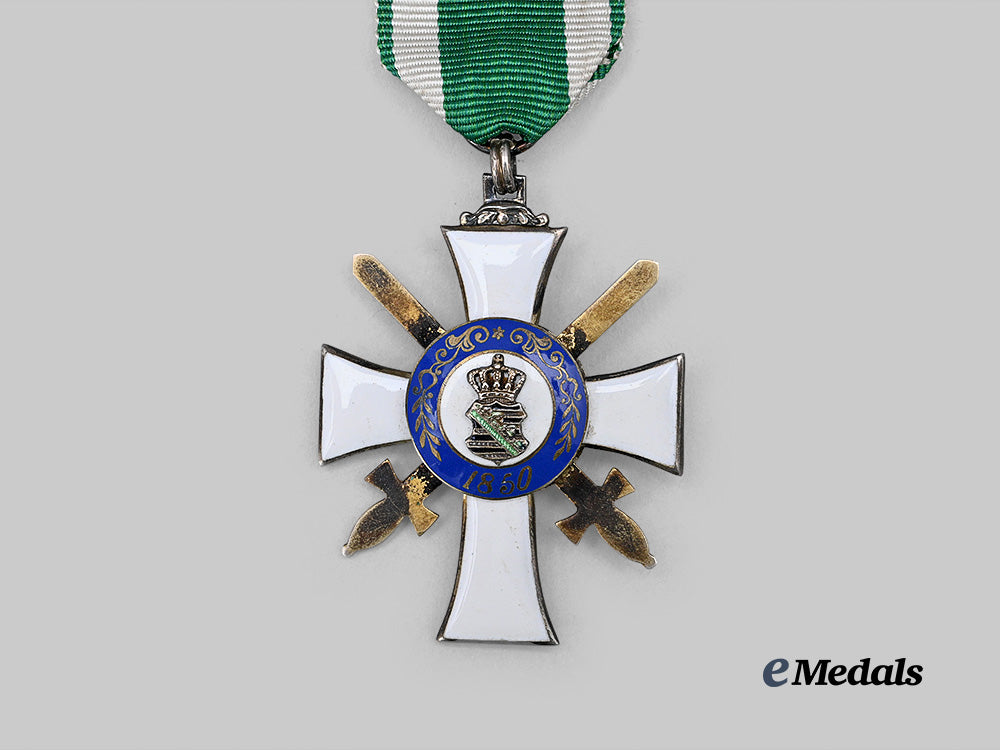 saxony,_kingdom._an_albert_order,_i_i_class_knight’s_cross_with_period_case,_c.1915_by_alfred_roesner_e_medals__g62607_8