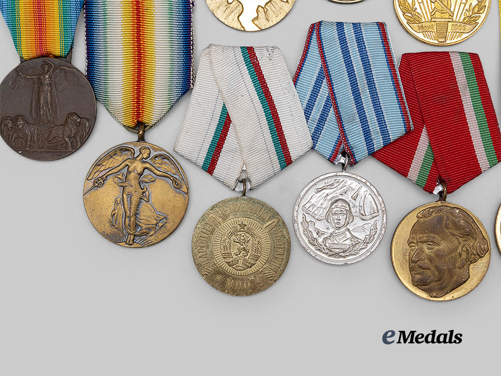europe._a_lot_of_medals,_decorations&_awards_e_medals__e_u24750_4