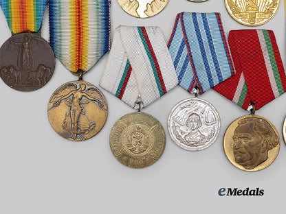 europe._a_lot_of_medals,_decorations&_awards_e_medals__e_u24750_4
