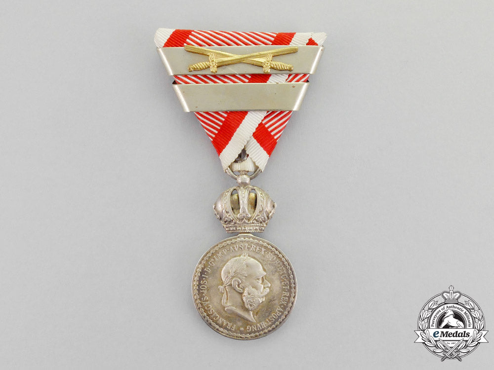 austria,_imperial._a_silver_military_merit_medal,3_rd_time_awarded,_with_wartime_ribbon_and_swords_q_127_1