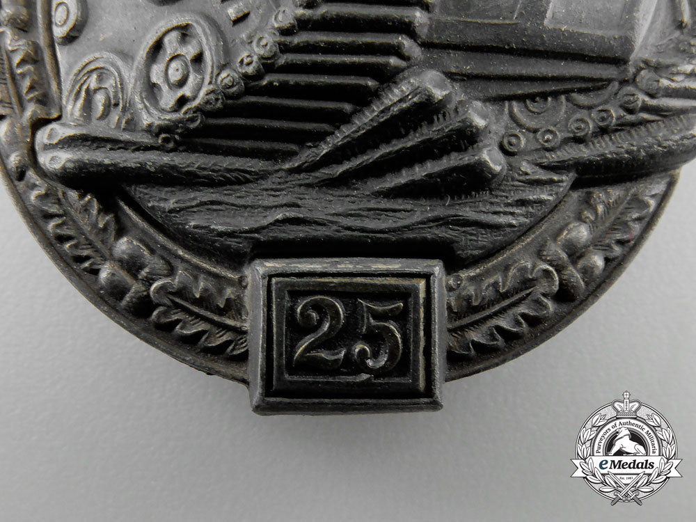 a_silver_grade_tank_assault_badge;_for_twenty-_five_engagements_q_240