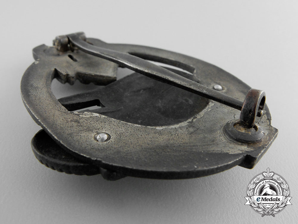 a_silver_grade_tank_assault_badge;_for_twenty-_five_engagements_q_243