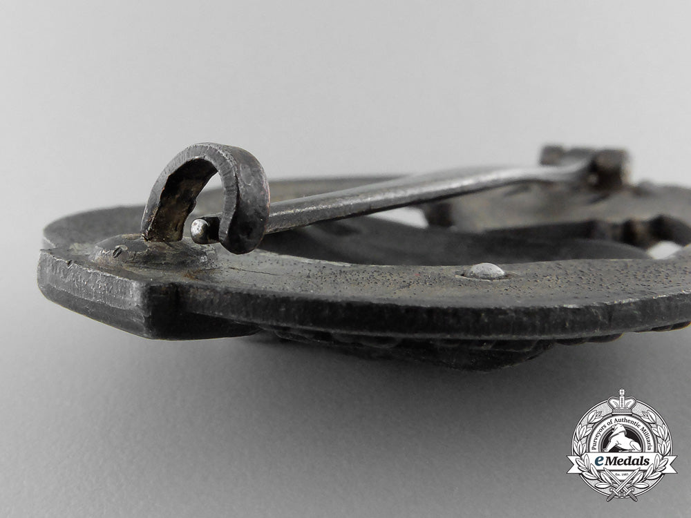 a_silver_grade_tank_assault_badge;_for_twenty-_five_engagements_q_244