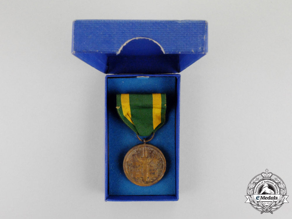 united_states._two_campaign_service_medals_in_box_q_251_1