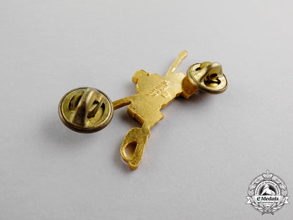 united_states._six_second_war_military_badges_q_304_1_1