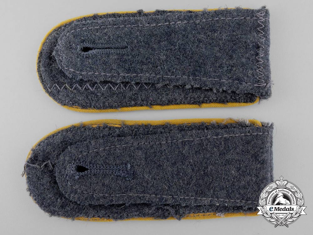 a_set_of_luftwaffef_flight_em_shoulder_straps_q_419