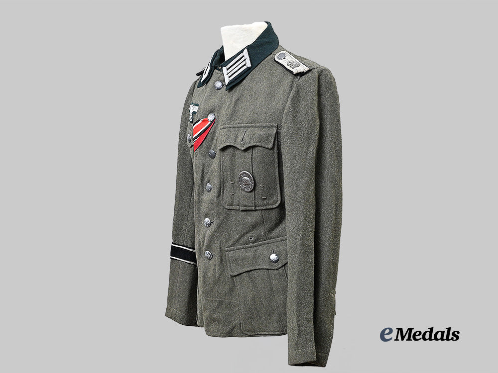 germany,_heer._a_rare_großdeutschland_division_service_tunic_for_a_leutnant_of_engineers,_late-_war_example_e_medals__g62717_4