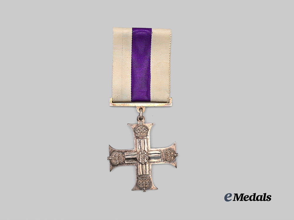 united_kingdom._a_military_cross,_in_case_e_medals__g_b8309_5