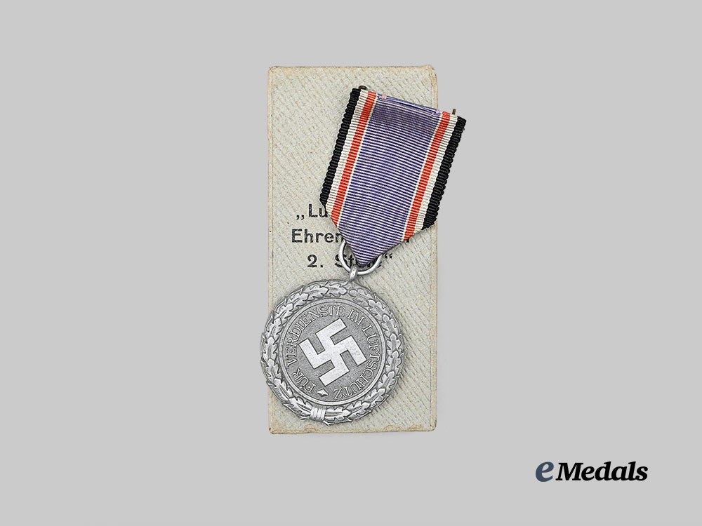 germany,_third_reich._an_air_defence_honour_decoration,_i_i_class_medal,_with_case_e_medals__g61764_4