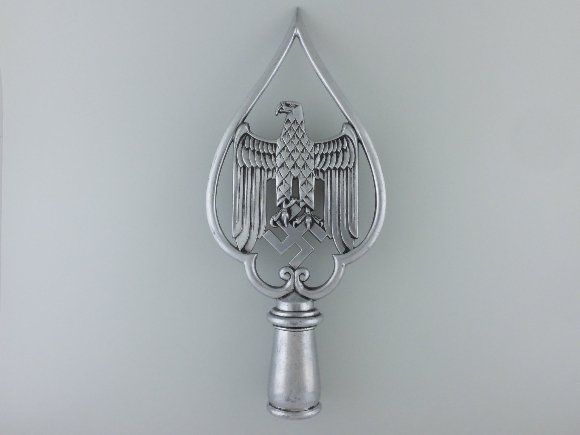 a_rare_army_standard_top_by_kraas_foundry,_berlin1942_s0031006_3