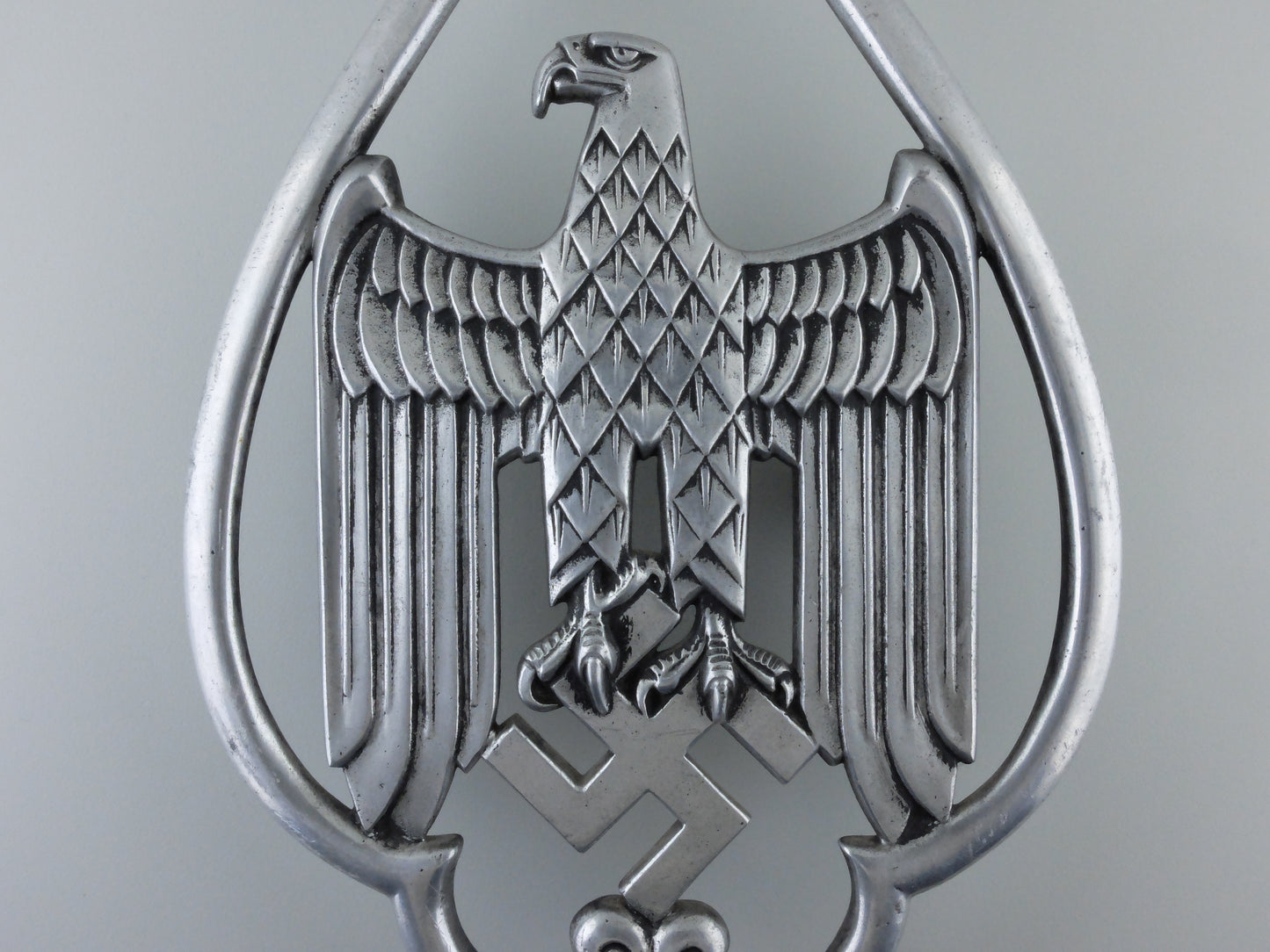 a_rare_army_standard_top_by_kraas_foundry,_berlin1942_s0051008_2