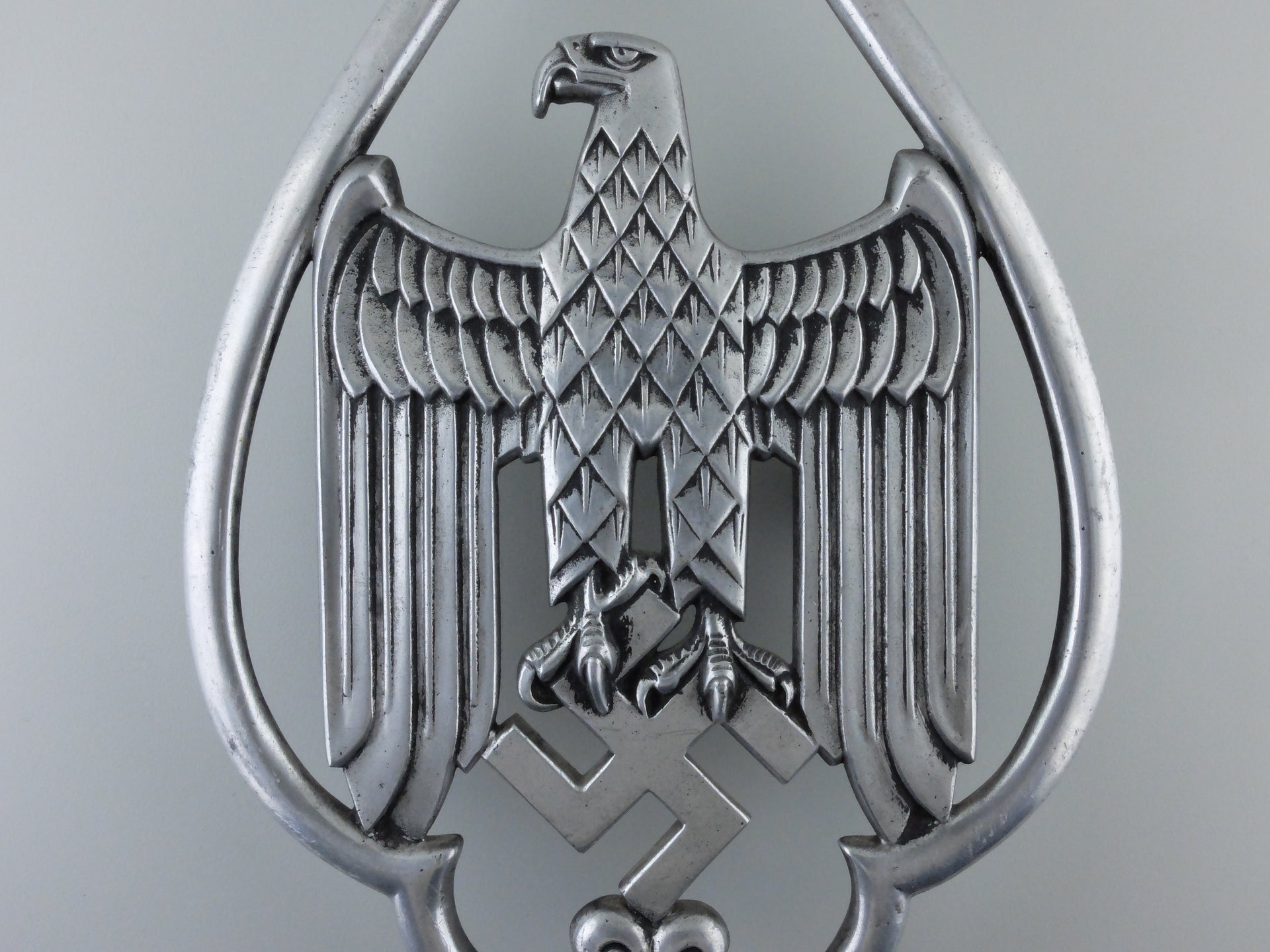 a_rare_army_standard_top_by_kraas_foundry,_berlin1942_s0051008_2