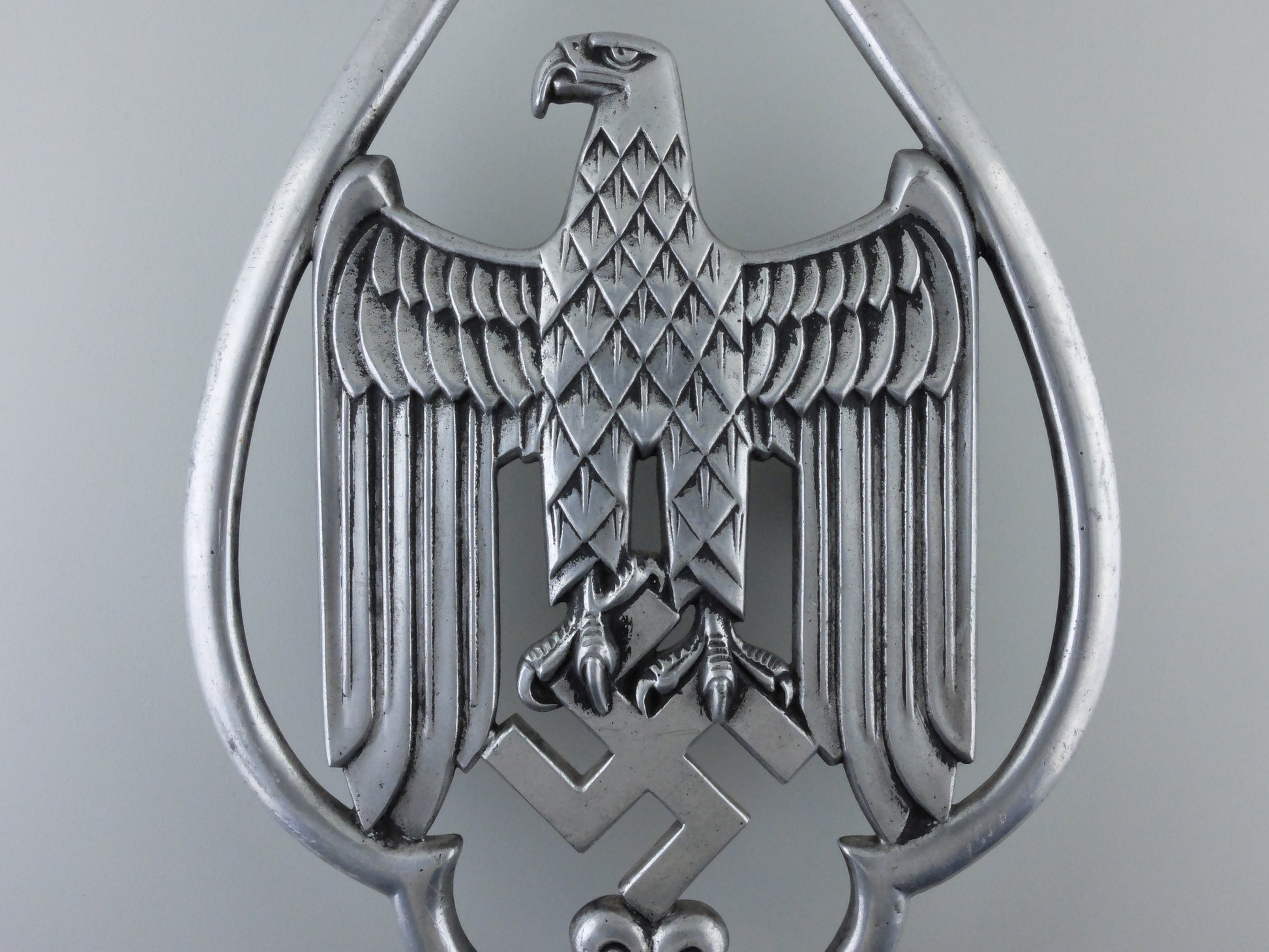 a_rare_army_standard_top_by_kraas_foundry,_berlin1942_s0051008_2