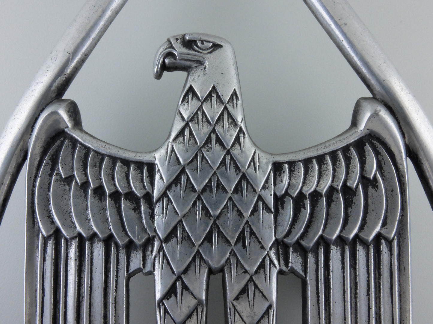 a_rare_army_standard_top_by_kraas_foundry,_berlin1942_s0061009_2
