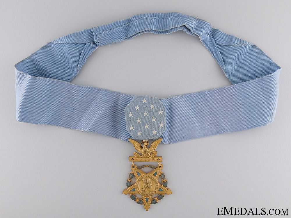 united_states._an_american_wwii_army_medal_of_honor;_type_v(1944-1964)_s0113477_copy