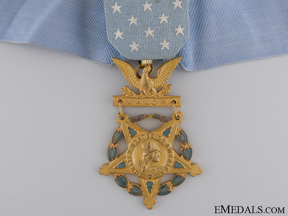 united_states._an_american_wwii_army_medal_of_honor;_type_v(1944-1964)_s0123478_copy