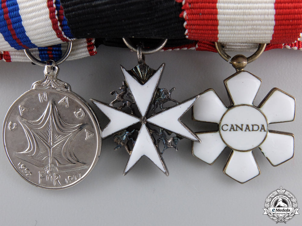 a_woman's_order_of_canada_miniature_group_s0190673