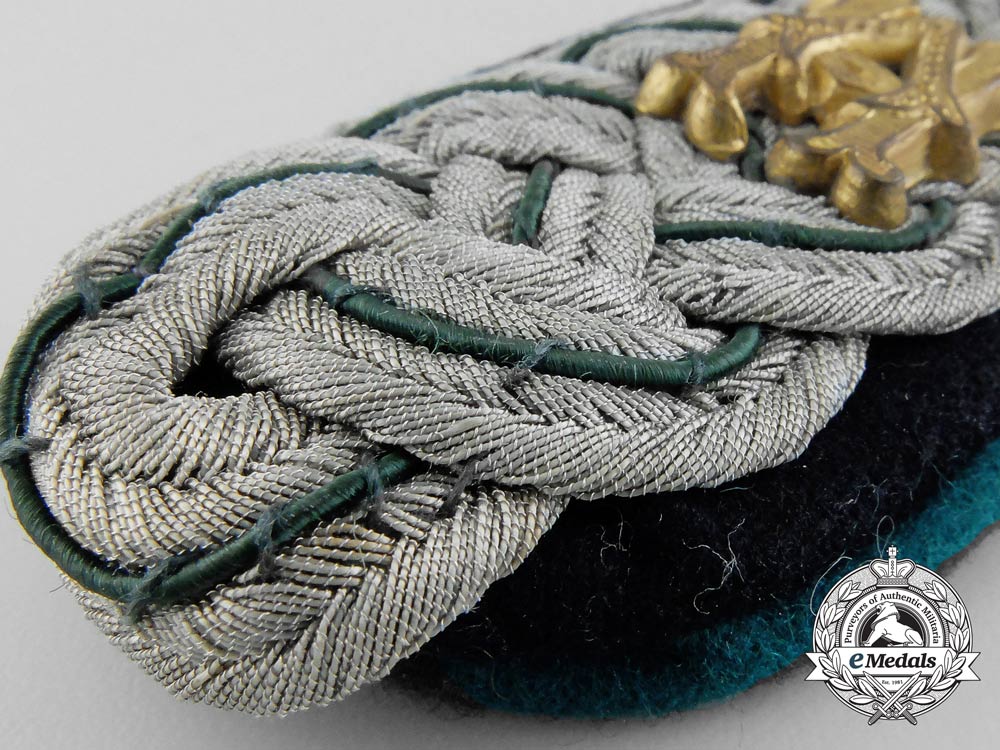 senior_army_official_of_technical_service_shoulder_boards_s0208370