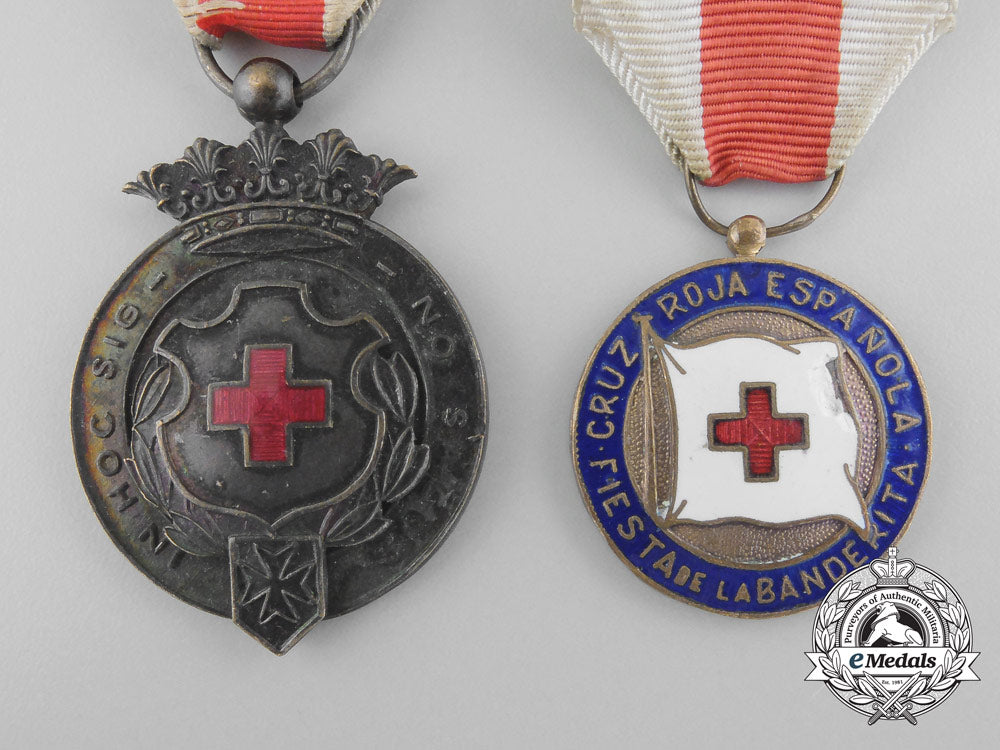 spain,_kingdom._a_lot_of_two_red_cross_medals_s0228201_3_