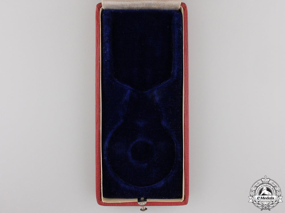 a_czech_order_of_the_white_lion_case_for_a_knight's_badge_s0312199