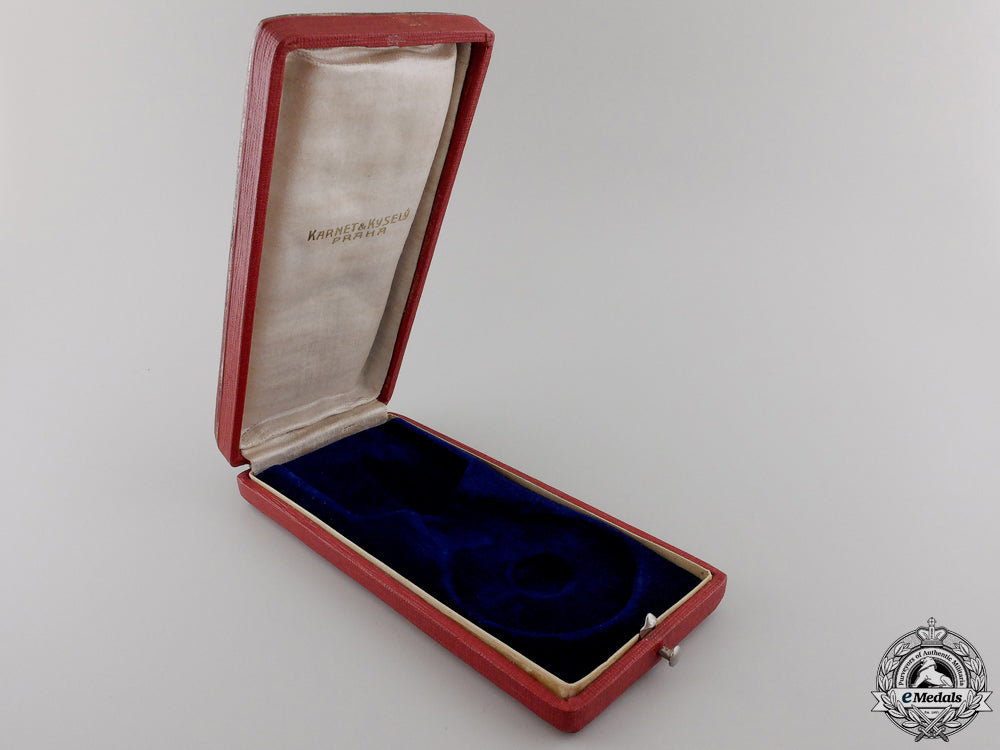 a_czech_order_of_the_white_lion_case_for_a_knight's_badge_s0332201