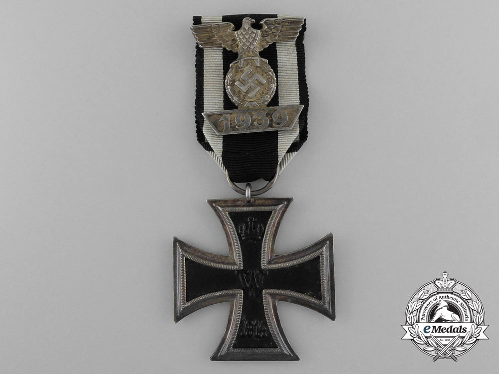 an_iron_cross1914_second_class_with1939_clasp_to_the_iron_cross_by_friedländer_s0481056