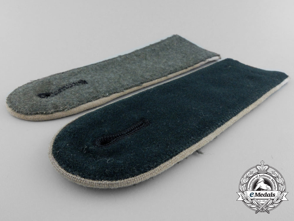 a_set_of_army_infantry_enlisted_man's_shoulder_boards_s0488412