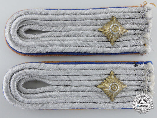 a_luftwaffe_pair_of_shoulder_boards,_oberleutnant_der_reserve-_signals_s0493284_2_