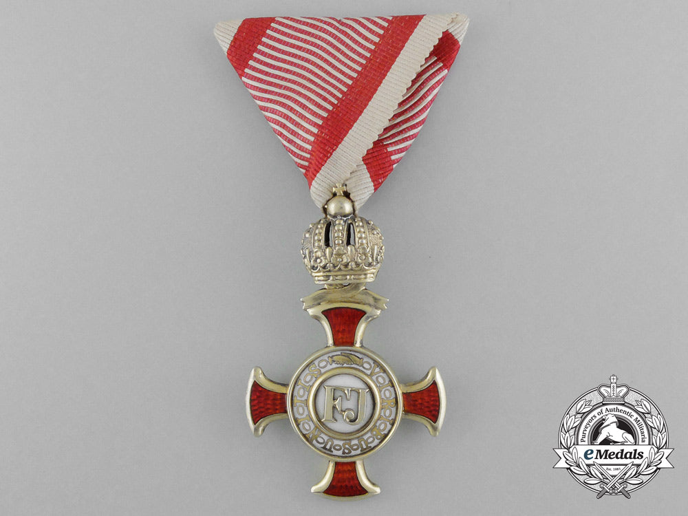 a_type_ii_first_class_austrian_cross_of_merit_with_crown_s0540061