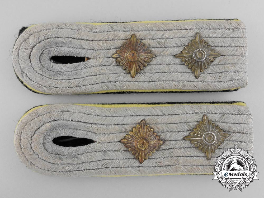 germany,_ss._a_pair_of_ss-_hauptsturmführer(_signals)_shoulder_boards_s0578270_1